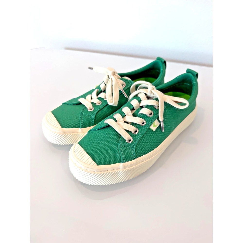 Cariuma Low Top Sneakers Women's 6.5 Green Sustainable Canvas Casual Streetwear